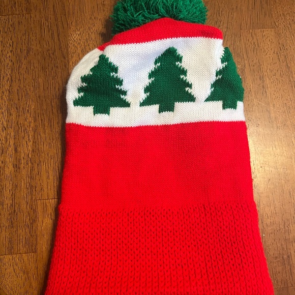 Holiday knit hat like new - Picture 4 of 6